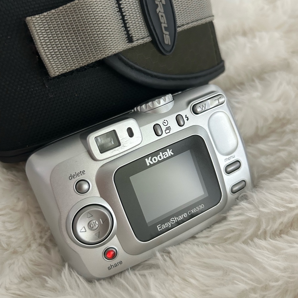 Kodak EasyShare CX6330 Silver Digital Camera